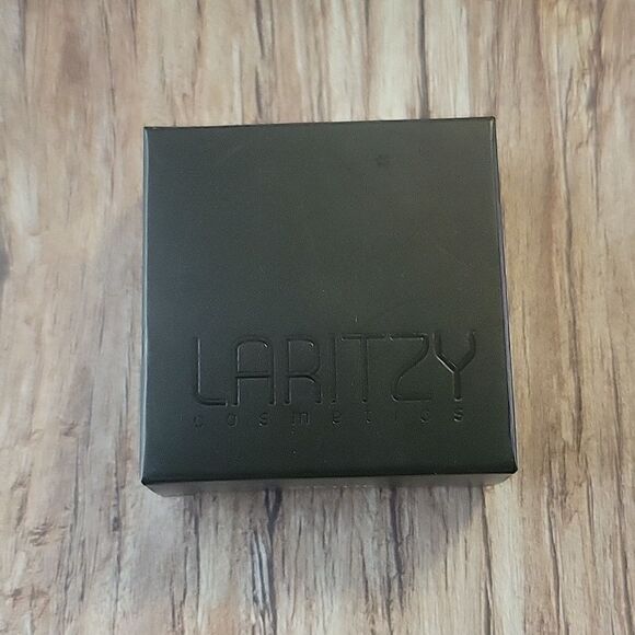 Laritzy Cream Highlighter in Virtue - Picture 3 of 8